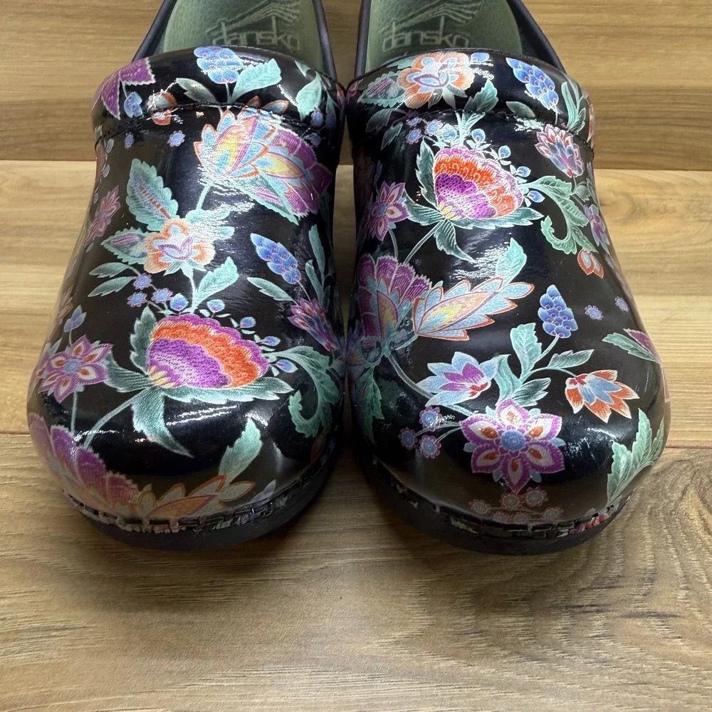 Women’s Floral Black Clog Mules - Picture 4 of 12